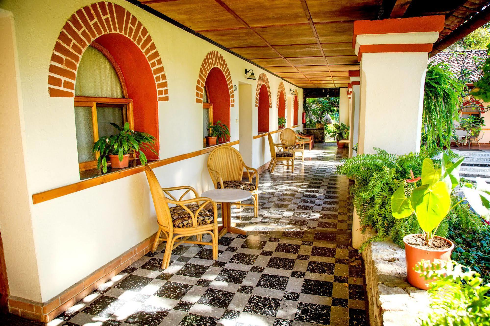 Regis Hotel Spa Panajachel Exteriér fotografie